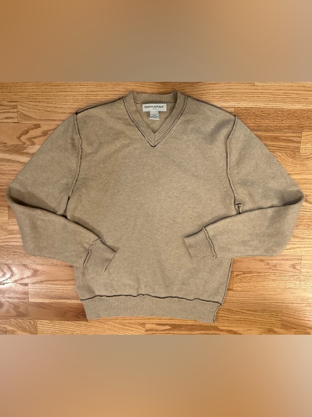 Banana Republic 100% Lambswool Sweater Minimalist Mens Med Tan V-Neck Classic